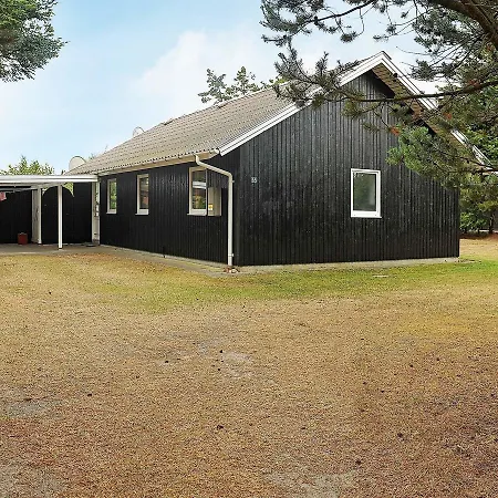Three-bedroom Holiday In 31 * Oksbøl